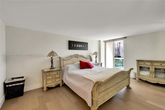 Building Photo - 100 Bayview Dr