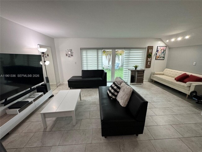 Building Photo - 4028 SW 67th Terrace