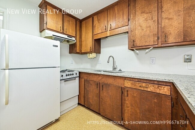 Building Photo - 220 McDade Rd