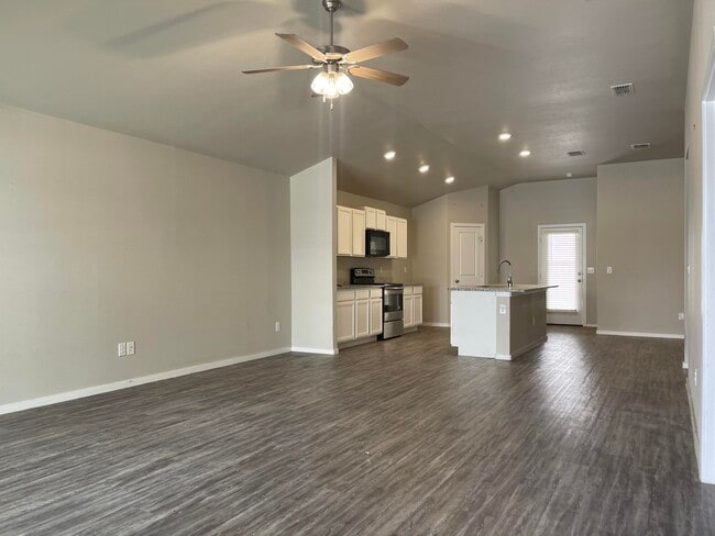 Building Photo - 2130 N Texas Ave