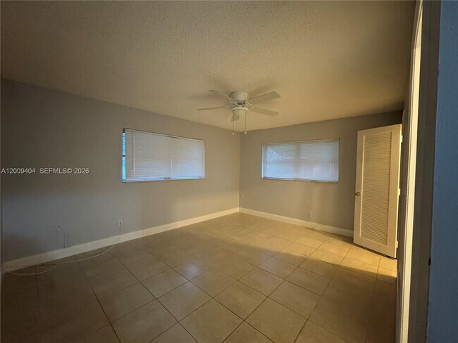 Building Photo - 1140 NW 85th Ave