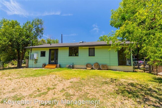 Building Photo - 1423 Broadmoor Dr
