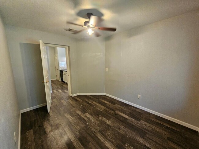 Building Photo - 174 Prairie Springs Loop