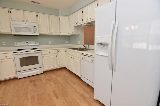 Building Photo - 145 Horse Run Dr