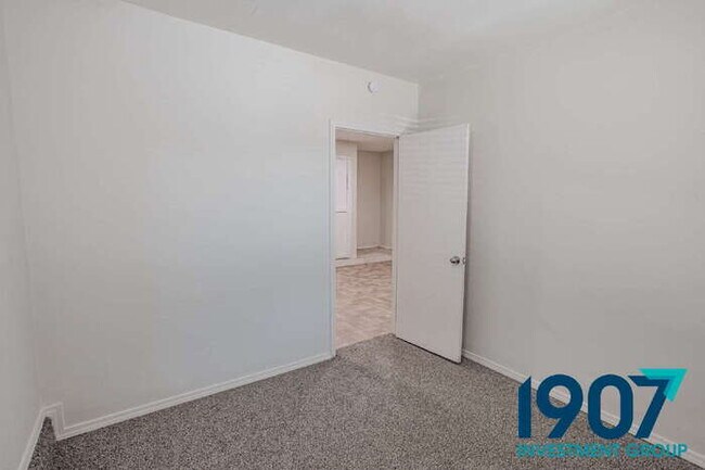Building Photo - SPECIAL OFFER! Move In Now & Get 50% Off Your First & Second Month's Rent!  Spacious 5-Bedroom Ho...