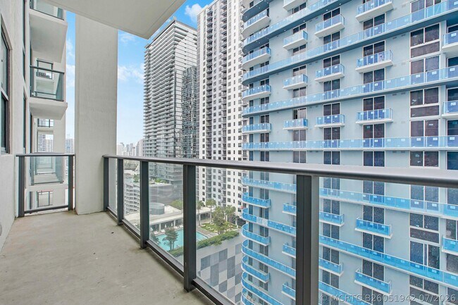Building Photo - 601 N Miami Ave
