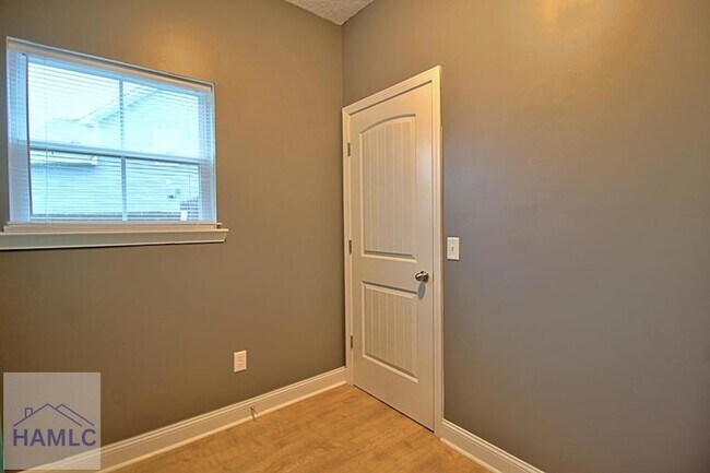 Building Photo - 432 Fairview Cir