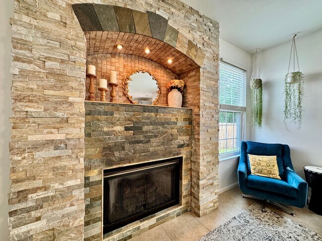 Building Photo - First-Time Rental! Available 08-07-26 - Fenced Yard, Pet Friendly, Attached 2-Car Garage!