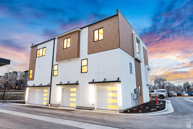 Building Photo - Brand New Townhome in Millcreek!