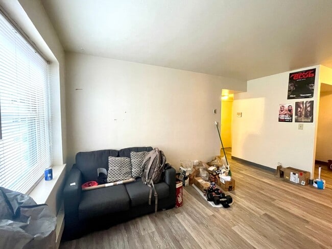 Interior Photo - 1029 E Knapp St