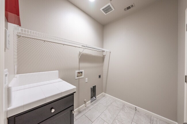 Building Photo - 3555 Encino Ave