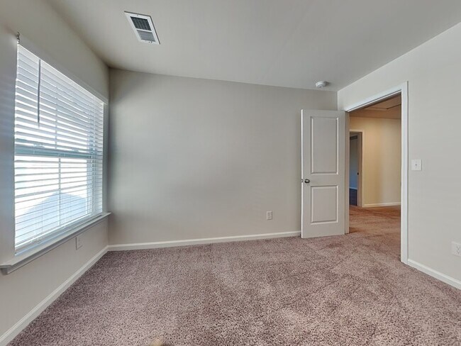 Building Photo - Coming Soon! Burnside Farms! Near USC, For...