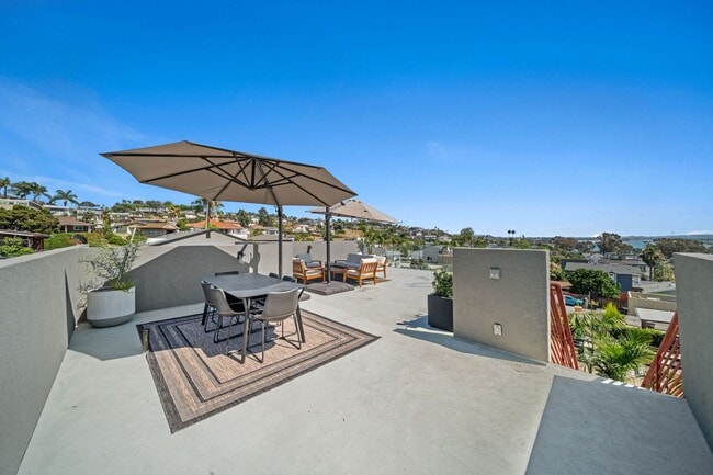 Building Photo - Stunning Fully Furnished New Build 2 Bed/2...