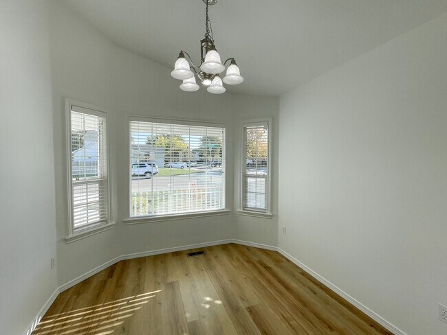 Building Photo - 10826 Hackberry St