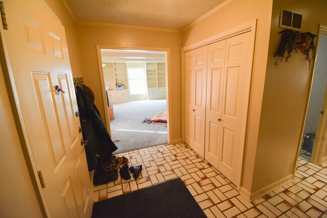 Building Photo - Unique, Conveniently Located, 4 bed 2.5 bath Home For Rent!