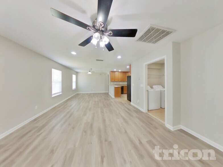 Building Photo - 656 Sunny Stroll Dr