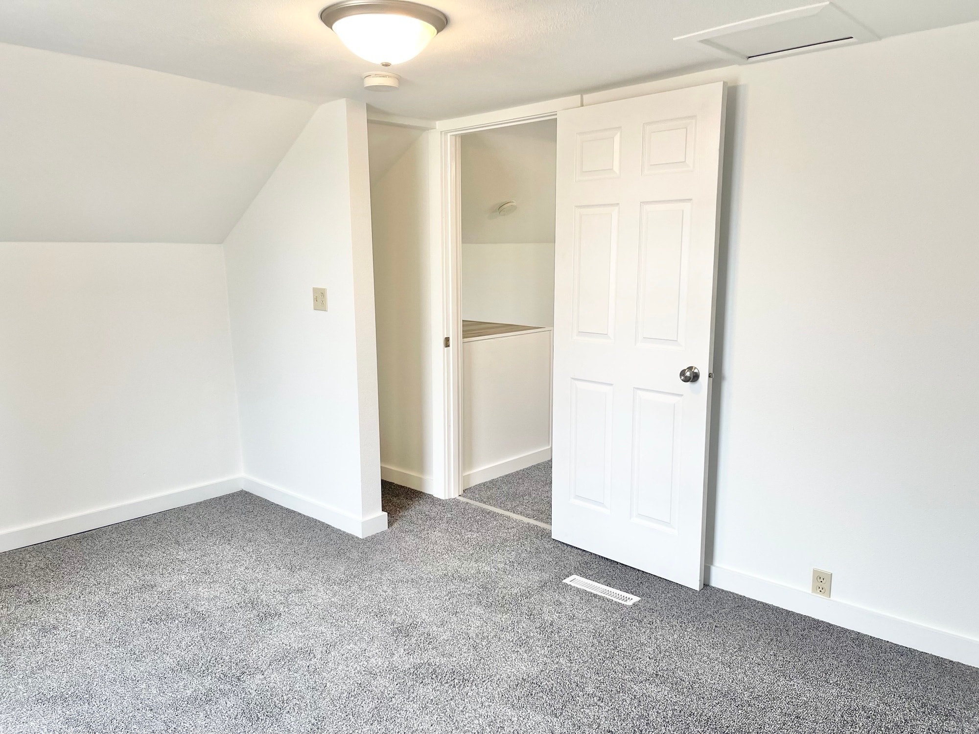 Building Photo - 210 Main St