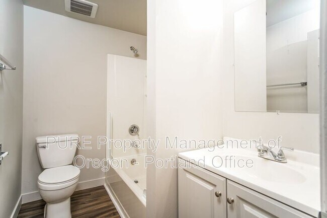 Building Photo - 18411 E Burnside St