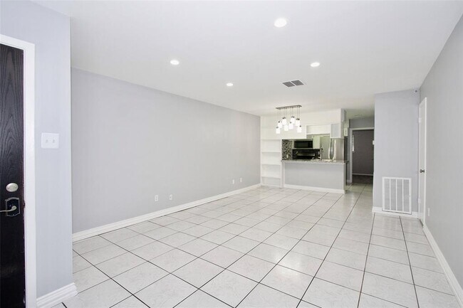 Building Photo - 32 E Bigelow Oak Ct