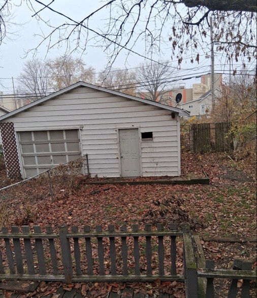 Building Photo - 2057 N Charles St