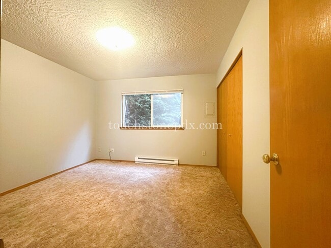 Building Photo - Classic 2-bedroom in King Arthur Court Apa...