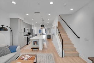 Building Photo - 2927 Exposition Pl