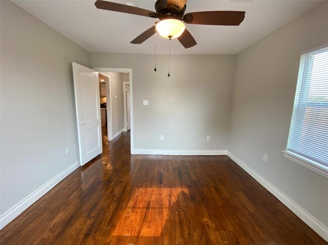 Building Photo - 1406 Mystic St