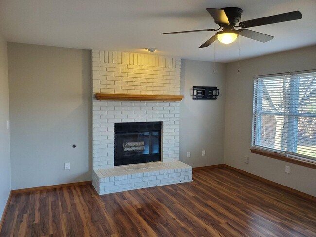 Building Photo - Outstanding Single Family Home in Bel aire