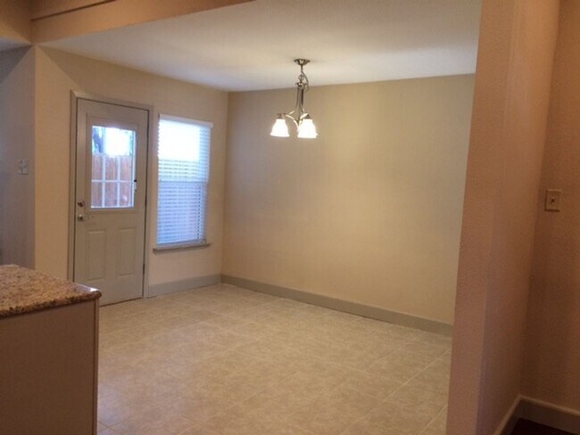 Building Photo - Cute 3/2 duplex in Frisco, Tx- Available NOW and Renovated
