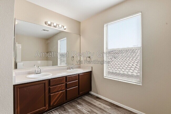 Building Photo - 5931 W Albeniz Pl