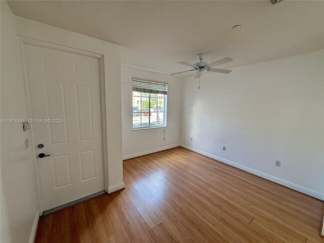 Building Photo - 323 Olssen Ave