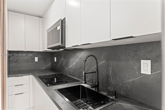 Building Photo - 3125 NW 21st Ct