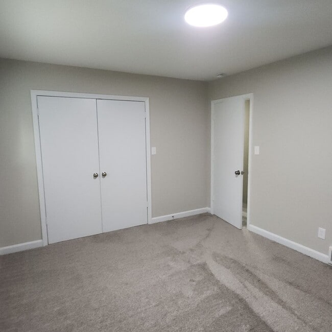 Building Photo - Townhouse Apartment FOR RENT in the Heart ...