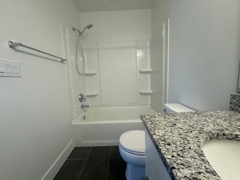 Building Photo - 662 Rosa Ln