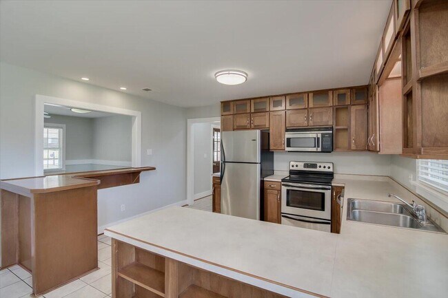 Building Photo - 2615 Springwood Dr