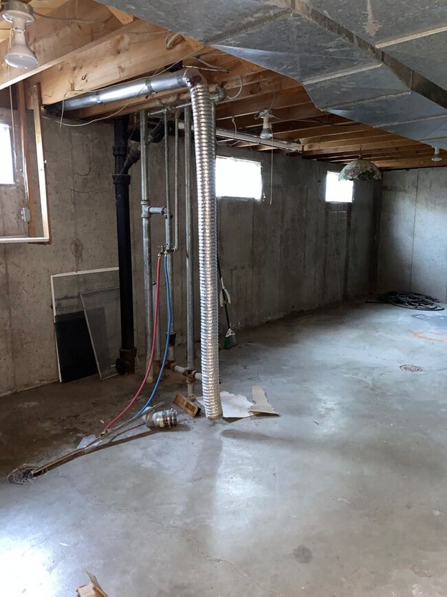Building Photo - South Missoula 3 bedroom with fenced yard and garage