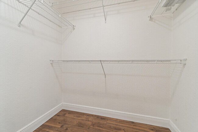 Building Photo - 2806 Veronia Dr