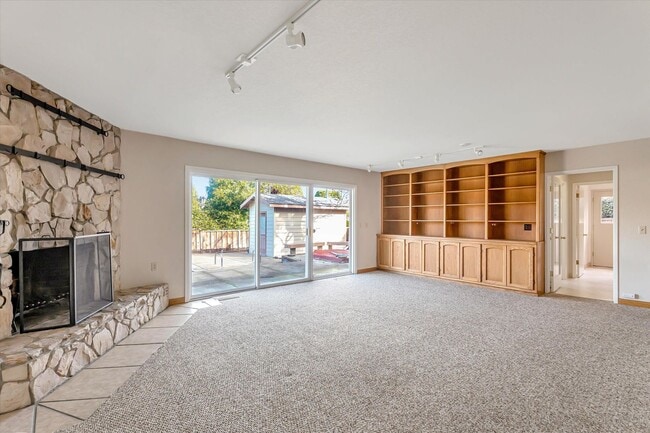 Building Photo - Tri-Level Home in Los Gatos