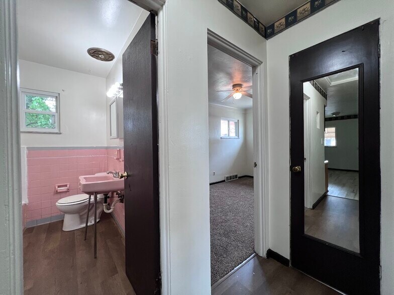 Building Photo - 609 8th St