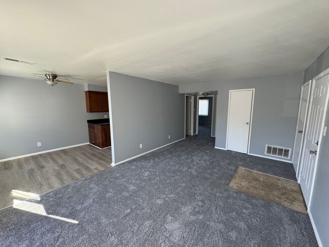 Building Photo - Warren Park 2 Bedroom Apartment with Balcony