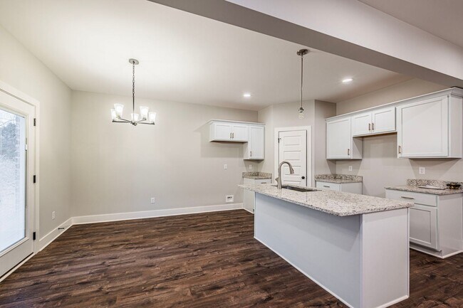 Building Photo - 809/811 Rodeo Lane