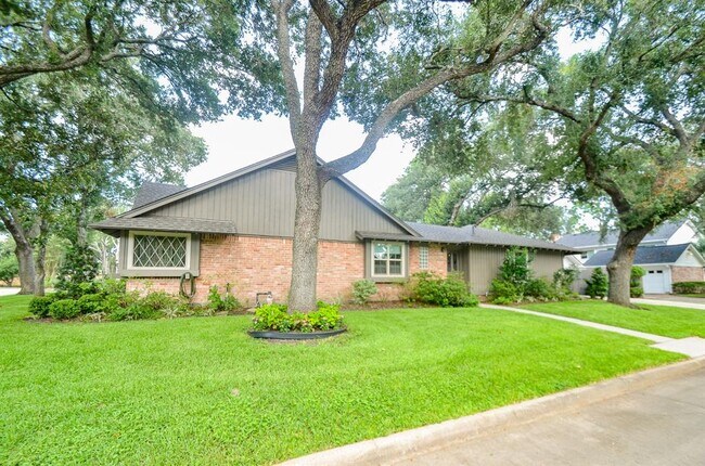 Building Photo - 3015 Bainbridge Ct