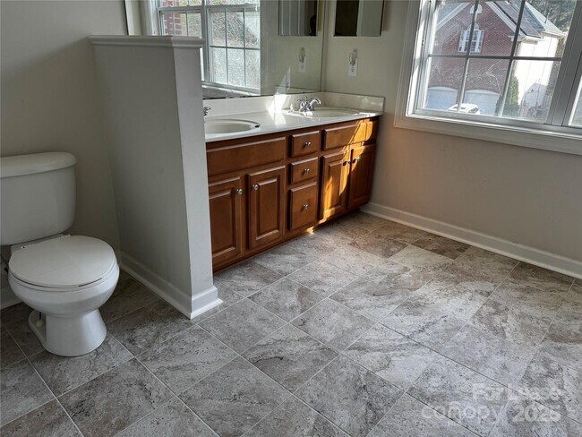 Building Photo - 15628 Sullivan Ridge Dr