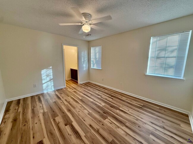 Building Photo - 126 Kensington Cir