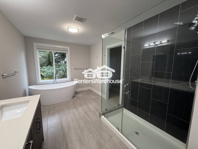 Building Photo - 9603 S 242nd Ct