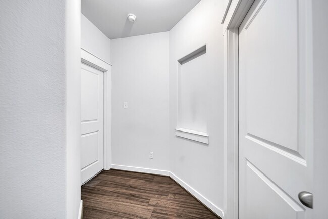 Building Photo - 15451 Royce Holly Dr