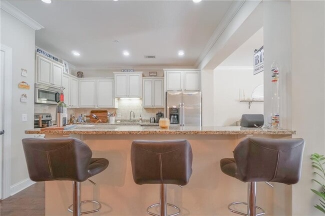 Building Photo - 303 Reserve Ln