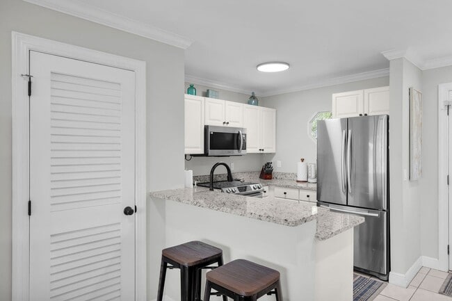 Building Photo - $5400 - Furnished 7-month rental Private Pool! 2 Bedroom / 2.5 Bathroom