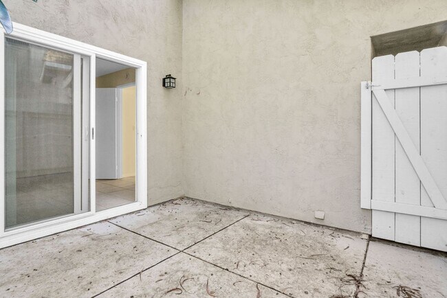 Building Photo - Spacious four bedroom in Prime UTC/UCSD Location! Available immediately!