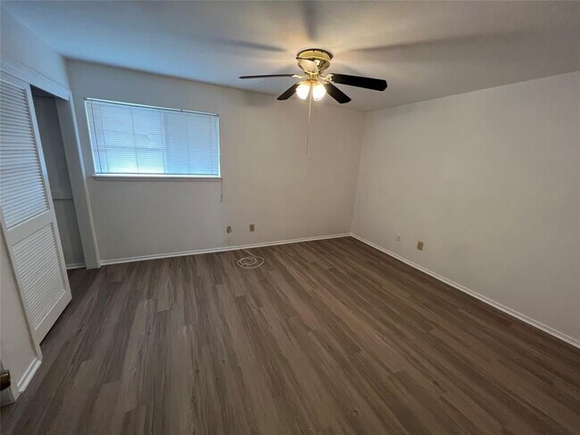 Building Photo - 8048 Sands Point Dr